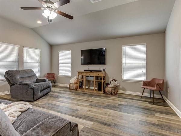 12496 Lakota DR, Choctaw, OK 73020