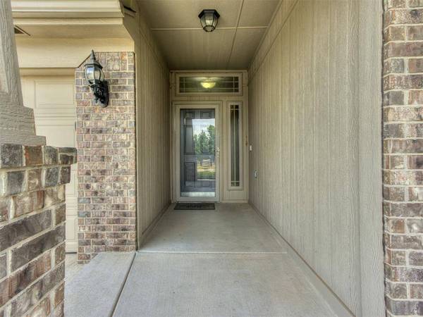 12496 Lakota DR, Choctaw, OK 73020