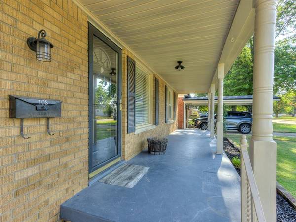108 E Pulaski ST, Shawnee, OK 74804