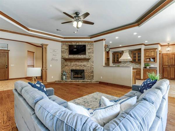 1010 S Caldwell DR, Midwest City, OK 73130