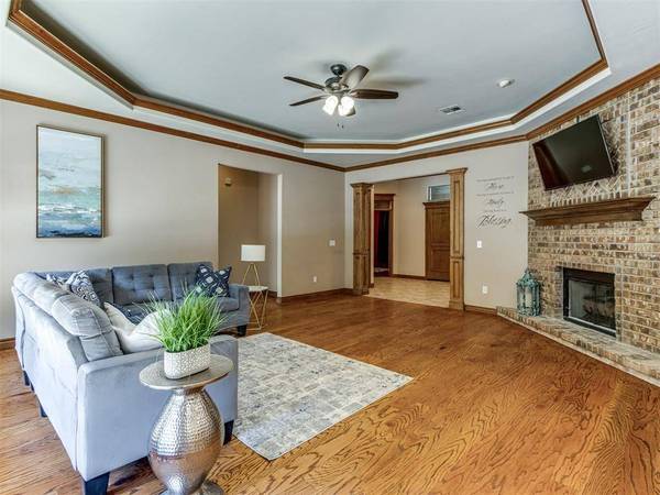 1010 S Caldwell DR, Midwest City, OK 73130