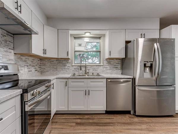 4800 Gina PL, Del City, OK 73115