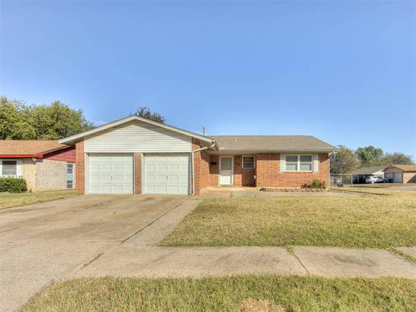 921 Meadowgreen DR, Midwest City, OK 73110