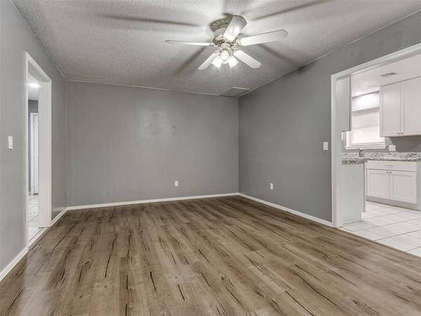 921 Meadowgreen DR, Midwest City, OK 73110