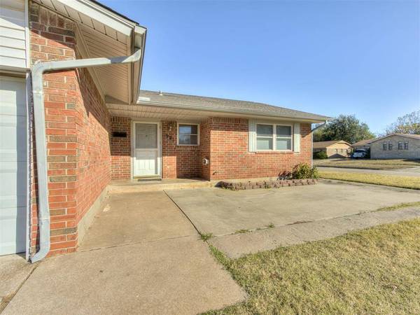 921 Meadowgreen DR, Midwest City, OK 73110
