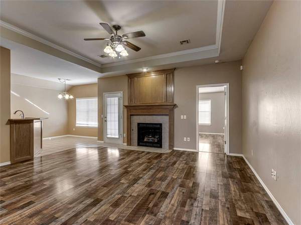 12528 SW 13th ST, Yukon, OK 73099