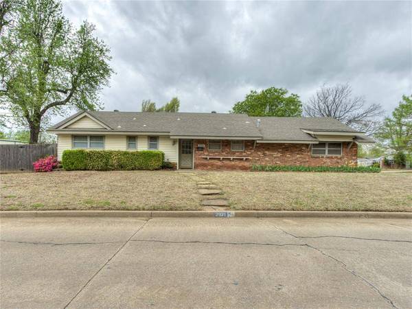 2921 N Woodcrest DR, Midwest City, OK 73110