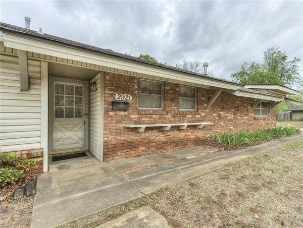 2921 N Woodcrest DR, Midwest City, OK 73110