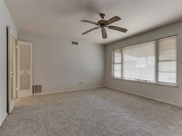 2921 N Woodcrest DR, Midwest City, OK 73110