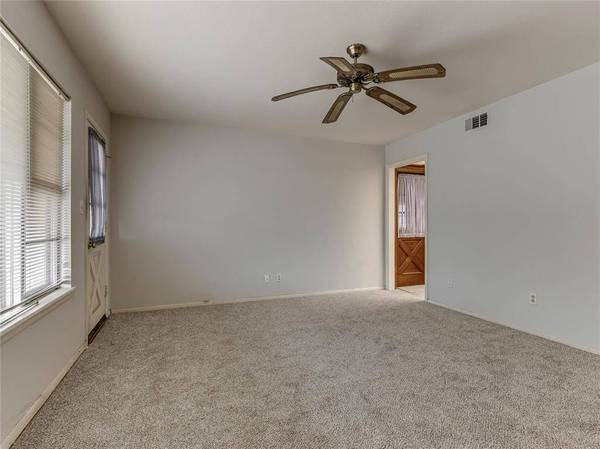 2921 N Woodcrest DR, Midwest City, OK 73110