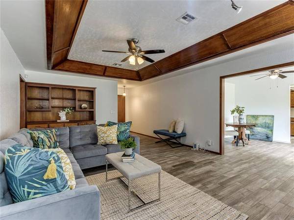 10508 Songbird LN, Midwest City, OK 73130