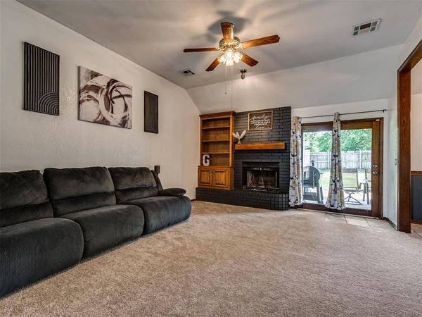 20554 Ember LN, Harrah, OK 73045