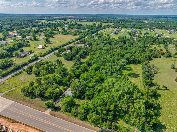 7121 E 2nd ST, Edmond, OK 73034