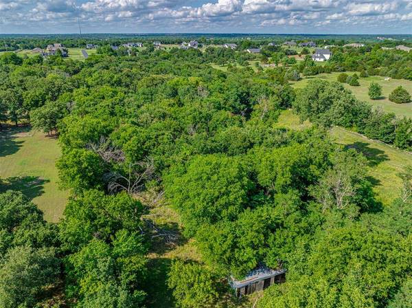 7121 E 2nd ST, Edmond, OK 73034