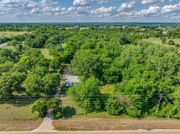 7121 E 2nd ST, Edmond, OK 73034