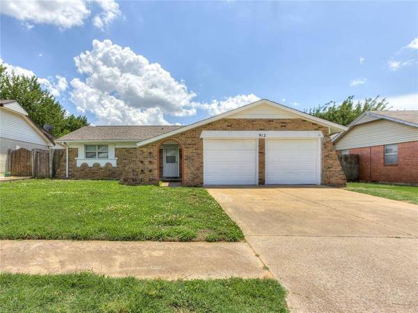 912 Meadowgreen DR, Midwest City, OK 73110