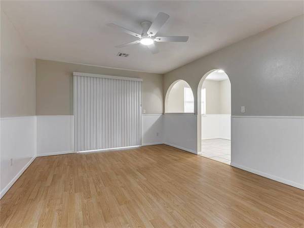 912 Meadowgreen DR, Midwest City, OK 73110