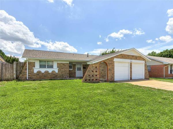 912 Meadowgreen DR, Midwest City, OK 73110
