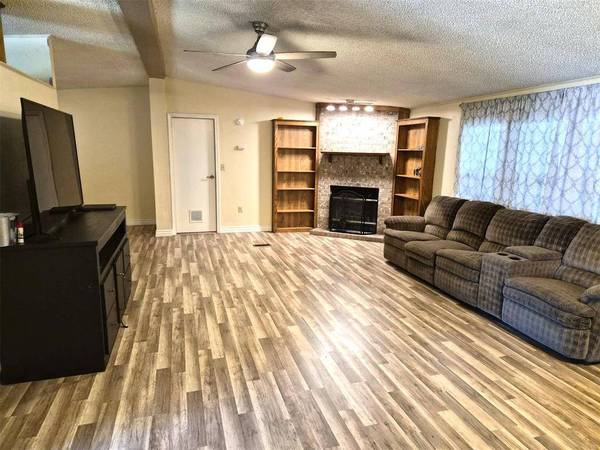 9500 Shady Meadow WAY, Newalla, OK 74857