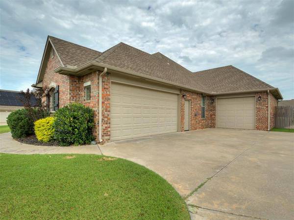 718 Silver Chase DR, Choctaw, OK 73020