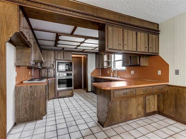404 Cedar Bend DR, Midwest City, OK 73130