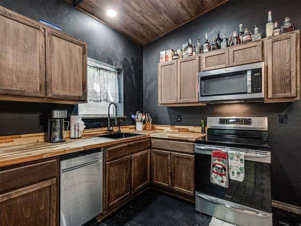 17800 E Indian Hills RD, Newalla, OK 74857