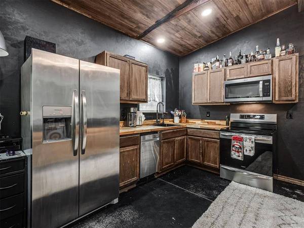 17800 E Indian Hills RD, Newalla, OK 74857