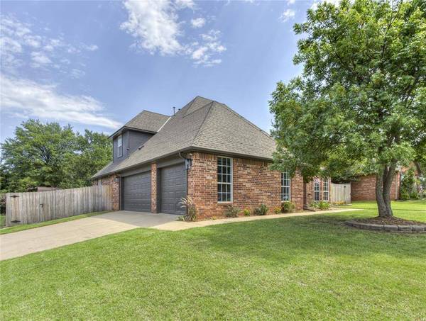 3309 Huntsman CT, Edmond, OK 73003