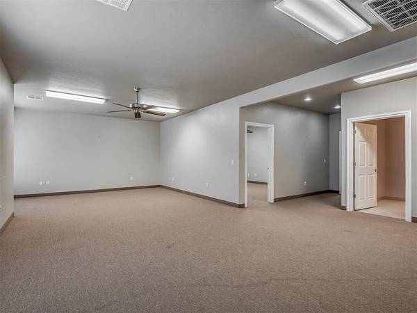 10061 SE 14th ST, Oklahoma City, OK 73130