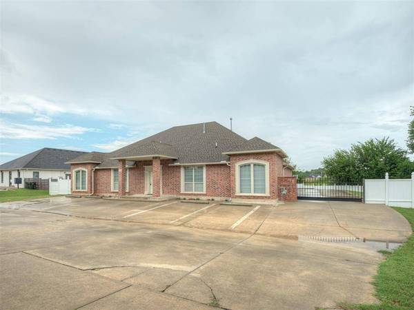 10061 SE 14th ST, Oklahoma City, OK 73130
