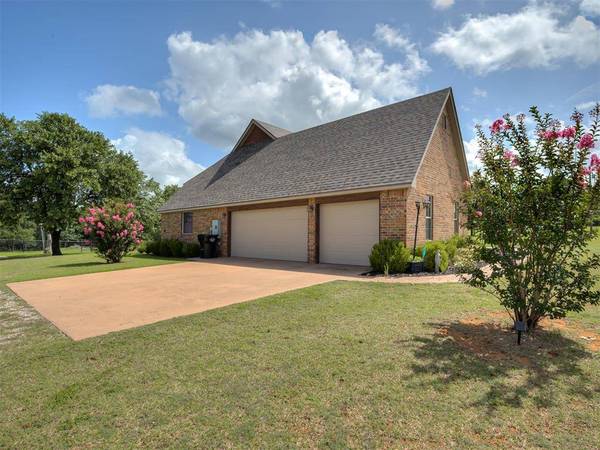 104 Stotts RD, Mcloud, OK 74851