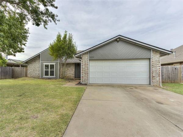 2028 Summer Way LN, Edmond, OK 73013