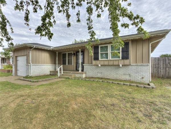 913 W Mitchell DR
