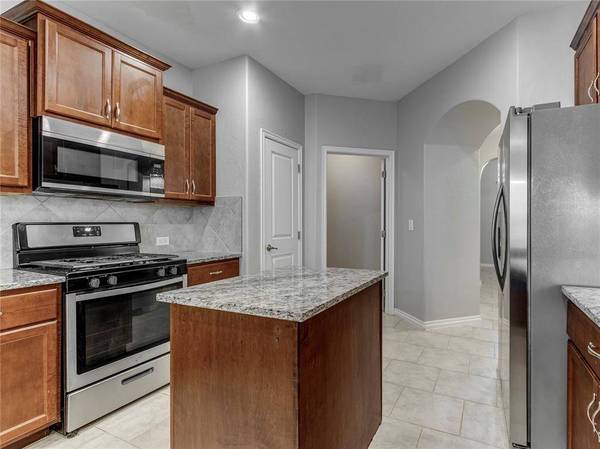 3428 Sadie DR, Yukon, OK 73099