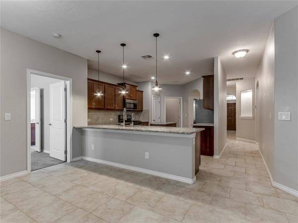 3428 Sadie DR, Yukon, OK 73099