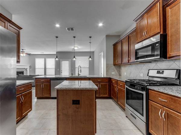 3428 Sadie DR, Yukon, OK 73099