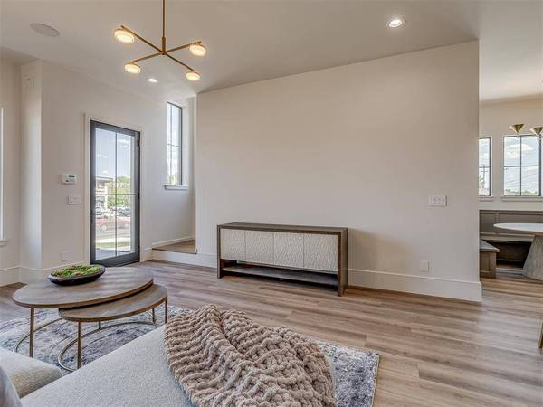 1738 Classen BLVD, Norman, OK 73071