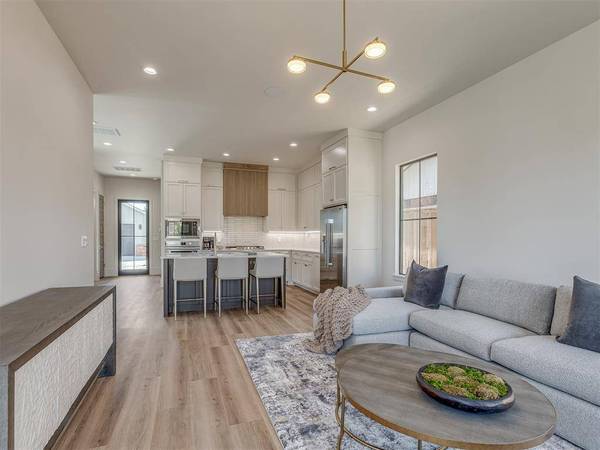 1738 Classen BLVD, Norman, OK 73071