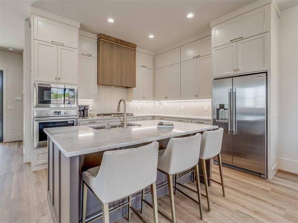 1738 Classen BLVD, Norman, OK 73071