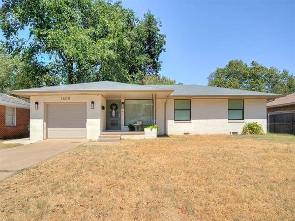 1605 Rowena LN