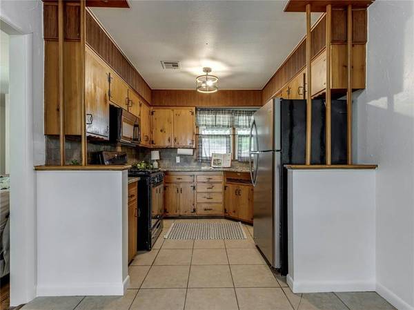 2336 N Towry DR, Midwest City, OK 73110
