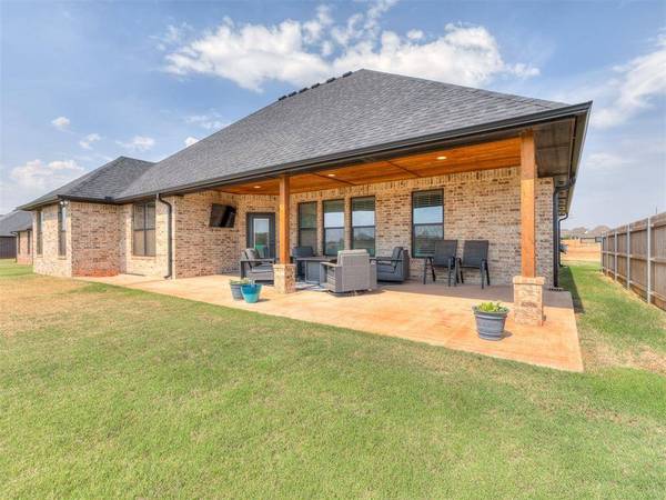 2214 W Cole DR, Mustang, OK 73064