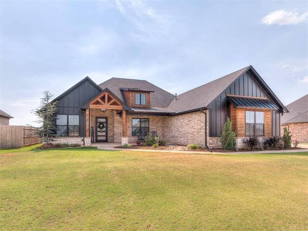 2214 W Cole DR