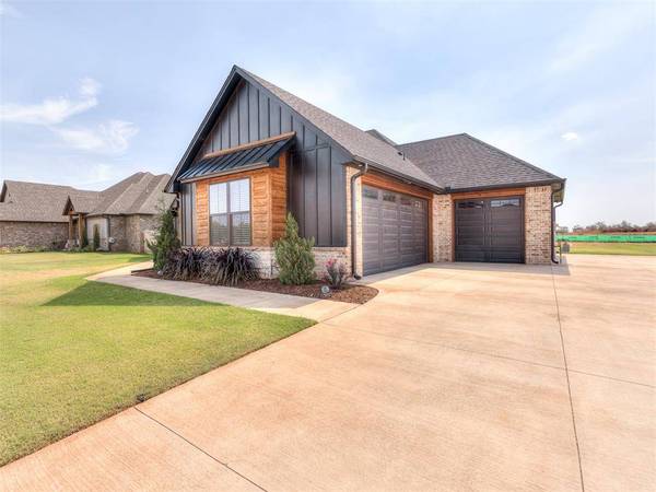 2214 W Cole DR, Mustang, OK 73064
