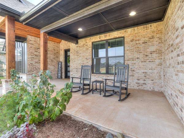 2214 W Cole DR, Mustang, OK 73064