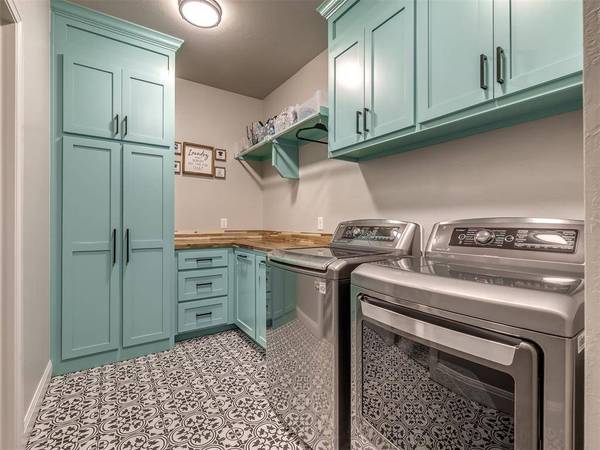 2214 W Cole DR, Mustang, OK 73064