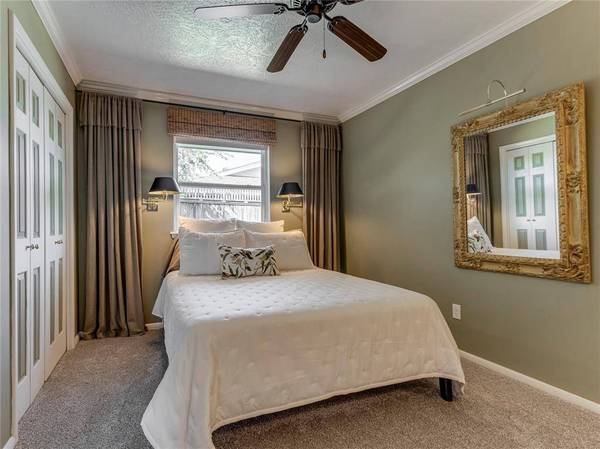 1001 W Woodcrest DR, Midwest City, OK 73110