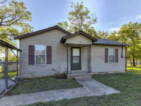 2260 E Meyers CIR