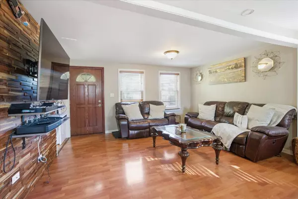 454 N Cedar AVE, Wood Dale, IL 60191