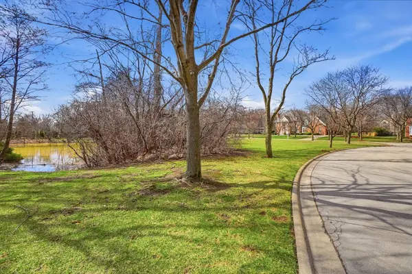 9045 Turnberry DR, Burr Ridge, IL 60527